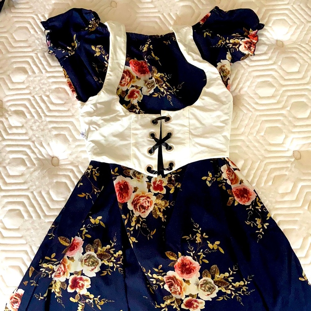 Dress, with detachable vest with ribbon